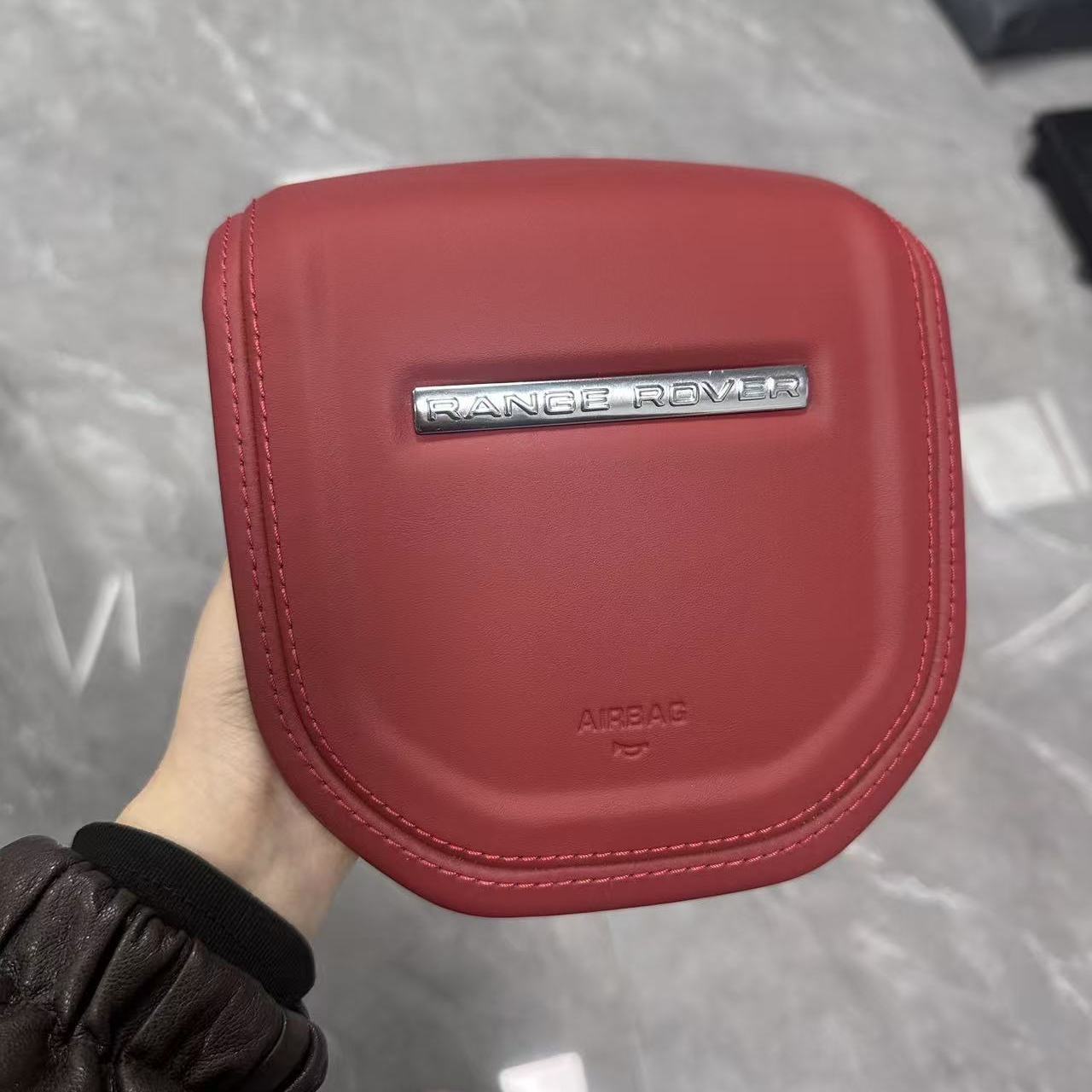 Customized and adapted steering wheel cover plate for Land Rover Range Rover Discovery, Range Rover Evoque, Aurora, Defender with genuine leather and new speaker cover.