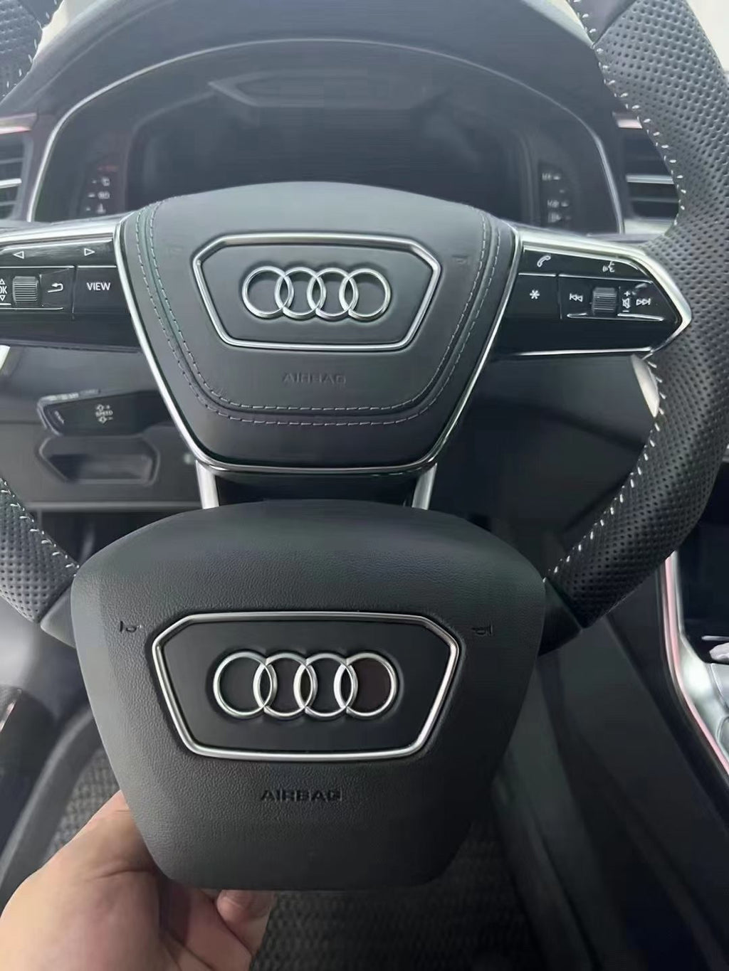 Applicable to the Audi A6 LC 8A7LA8 steering wheel cover, customizable genuine leather suede modification for the speaker cover, original cover plate.