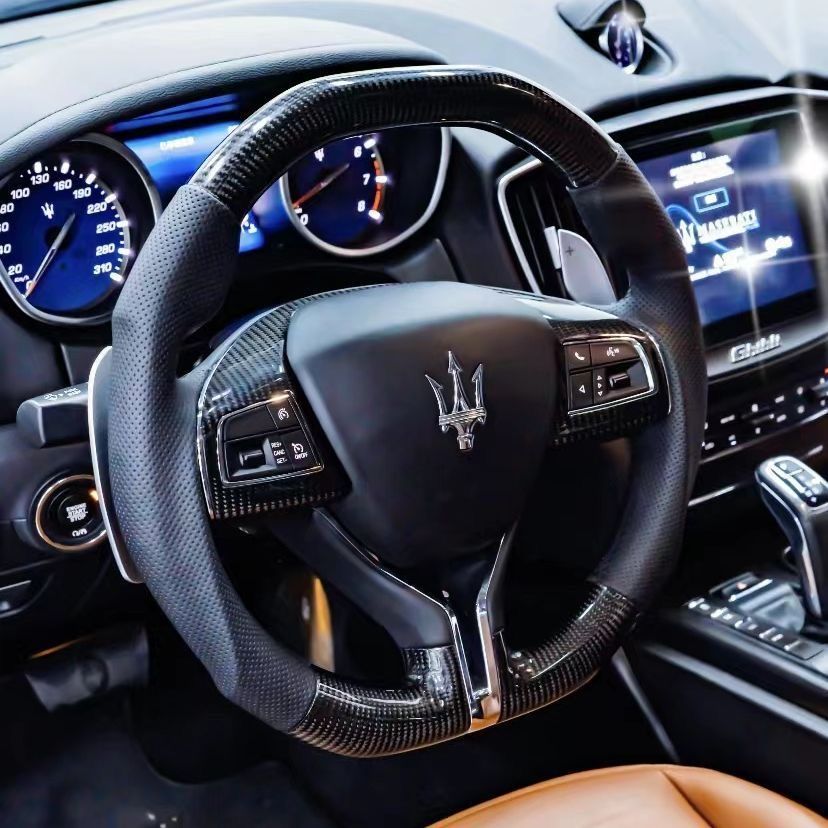 Applicable for customized steering wheel cover plates and horn covers of Maserati. Made of genuine leather imported suede. Factory direct sale.