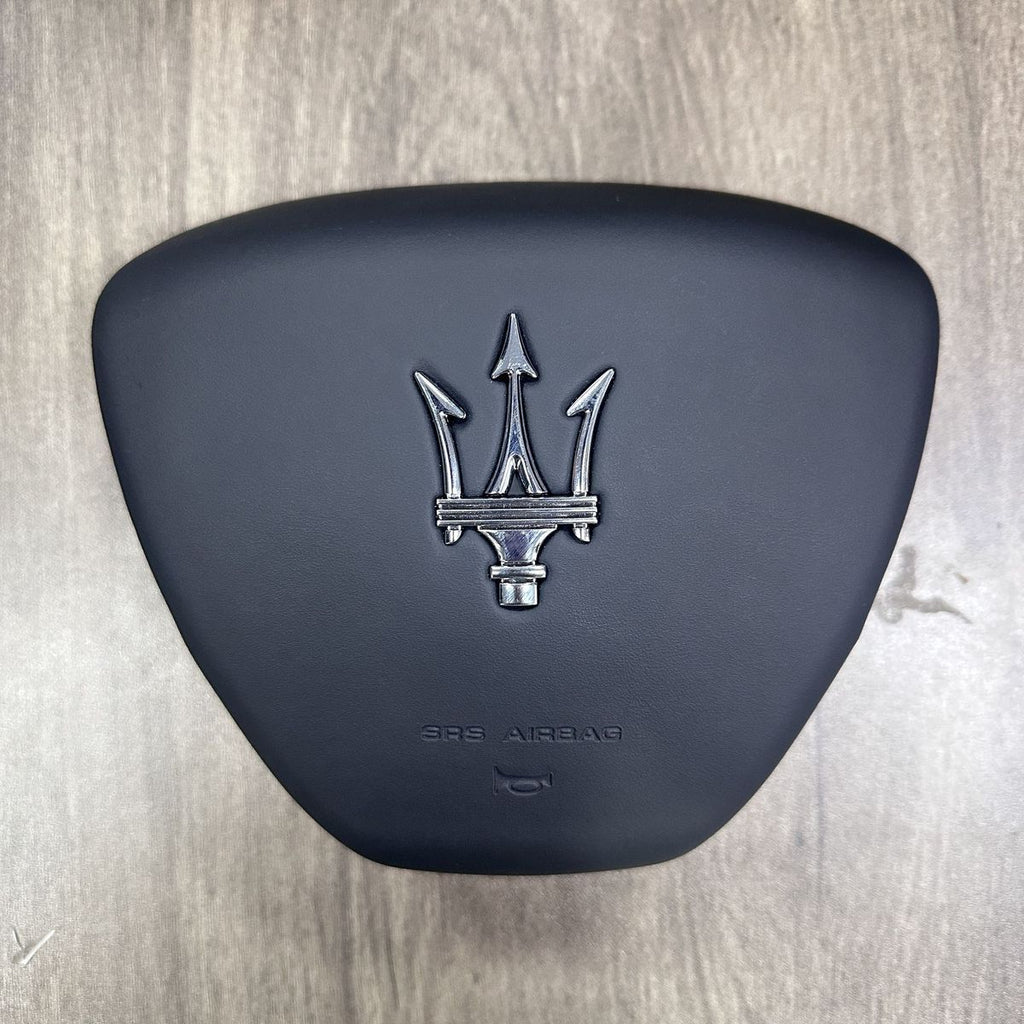 Applicable for customized steering wheel cover plates and horn covers of Maserati. Made of genuine leather imported suede. Factory direct sale.