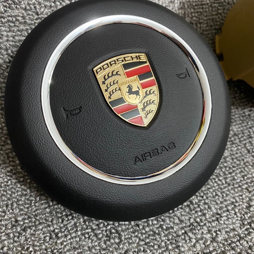 Customized leather steering wheel cover and horn cover for Porsche 718, 911, Macan, Crossover, Panamera and other models.