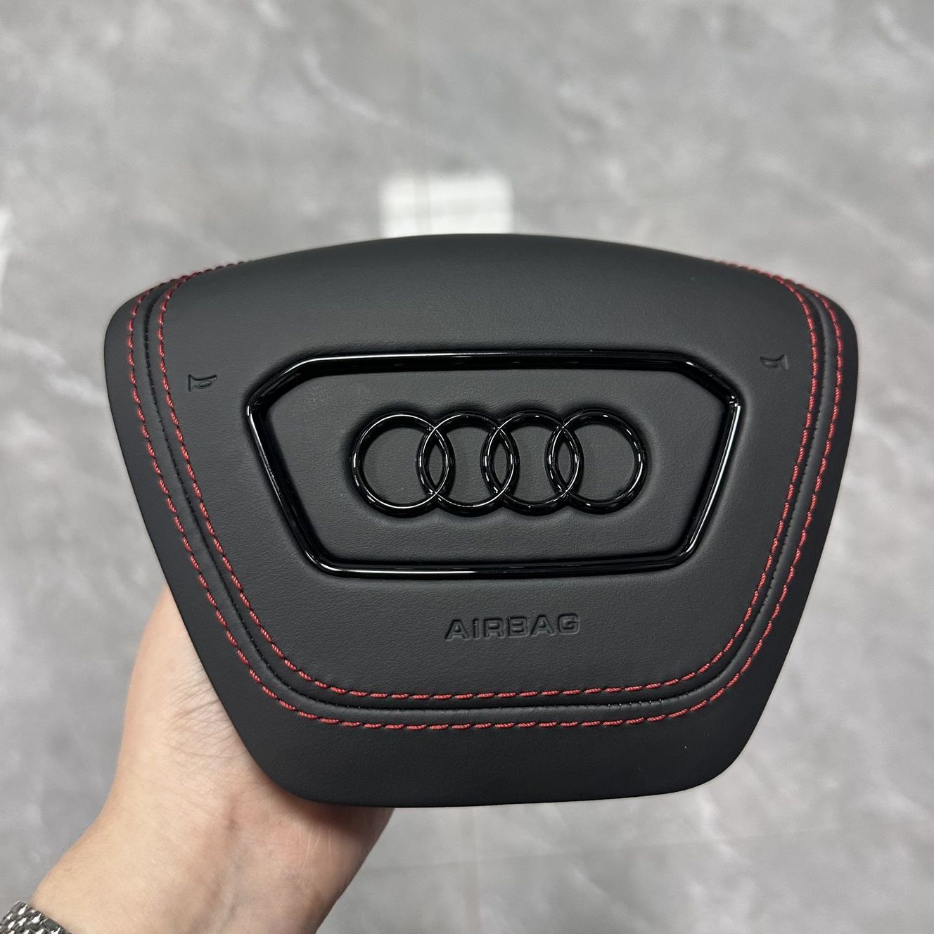 Applicable to the Audi A6 LC 8A7LA8 steering wheel cover, customizable genuine leather suede modification for the speaker cover, original cover plate.