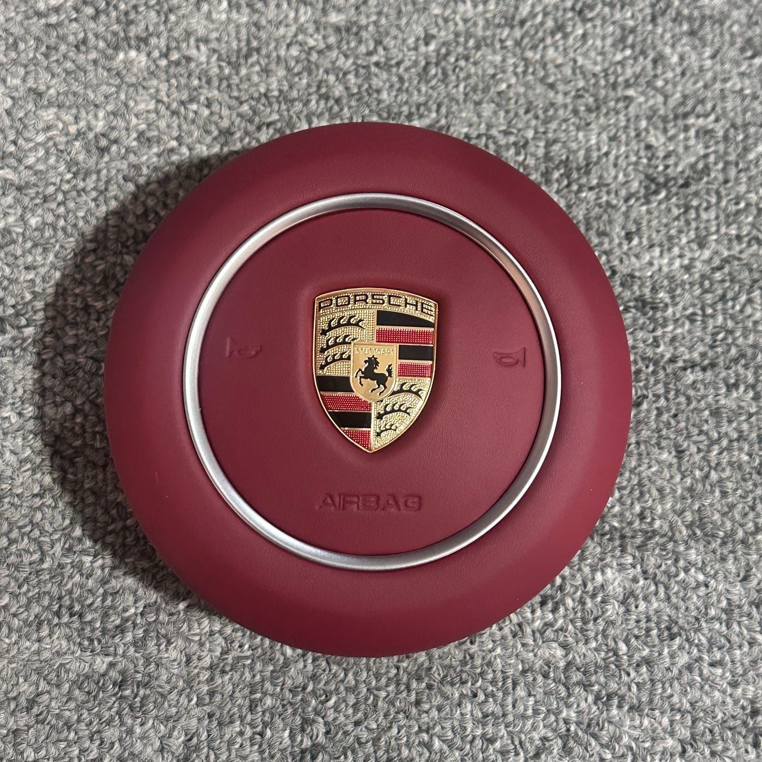 Customized leather steering wheel cover and horn cover for Porsche 718, 911, Macan, Crossover, Panamera and other models.