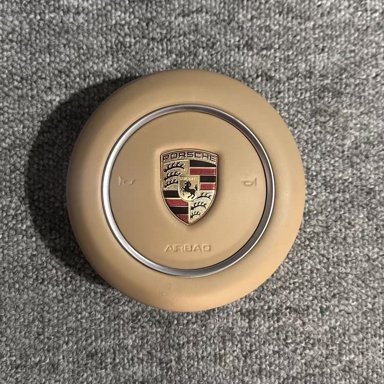Customized leather steering wheel cover and horn cover for Porsche 718, 911, Macan, Crossover, Panamera and other models.